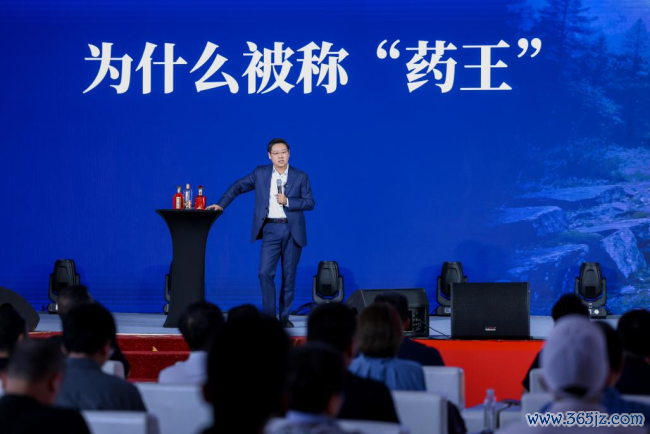 215万东说念主不雅看!吴向东直播共享“鲜为东说念主知”的湖湘文化